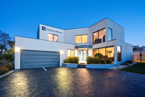 Madsen Retreat - Accommodation Sunshine Coast 0