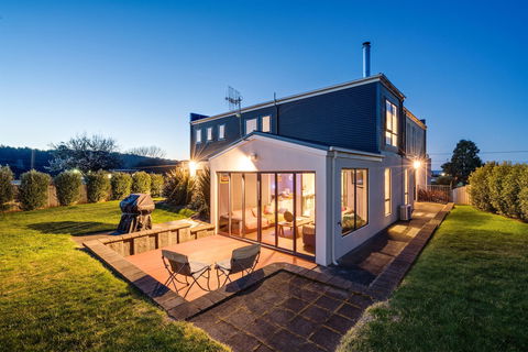 Madsen Retreat - Accommodation Sunshine Coast 1