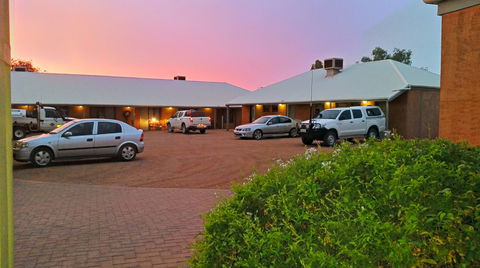Mud Hut Motel - Accommodation Sunshine Coast 1