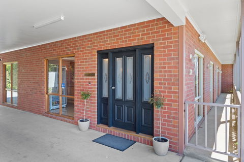 Burke & Wills Motor Inn - Accommodation Sunshine Coast 2