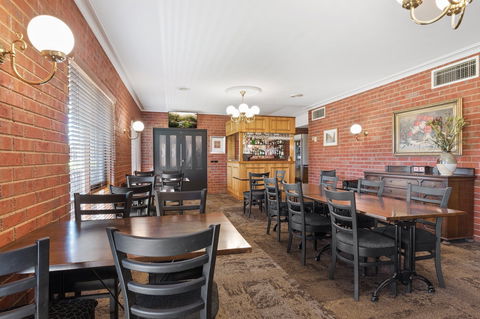 Burke & Wills Motor Inn - Accommodation Sunshine Coast 9