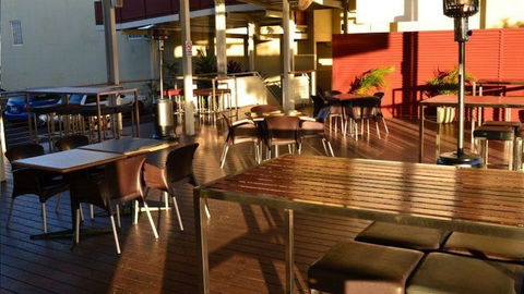 Isa Hotel - Accommodation Sunshine Coast 1