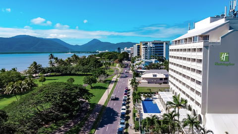 Holiday Inn Cairns Harbourside - Accommodation Sunshine Coast 0