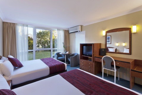 Alpine Motor Inn - Accommodation Sunshine Coast 2