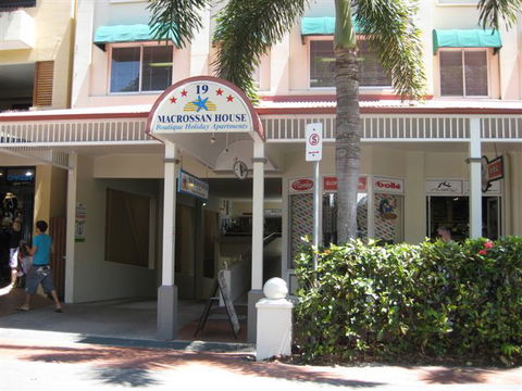 Macrossan House Boutique Holidays Apts - Accommodation Sunshine Coast 1