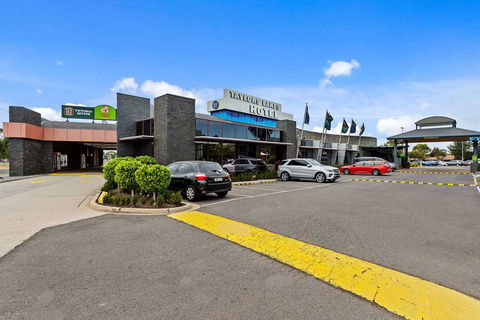 Quality Inn Taylors Lakes Motel - Accommodation Sunshine Coast 2