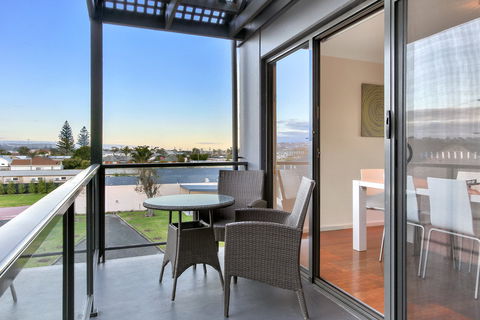 Bellevue On The Lakes - Accommodation Sunshine Coast 1