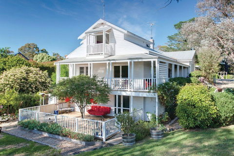 65 Main - Accommodation Sunshine Coast 0