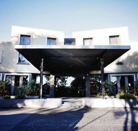 Golden Pebble Hotel - Accommodation Sunshine Coast