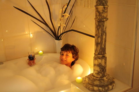 Villa Della Rosa B&B - Accommodation Sunshine Coast 3