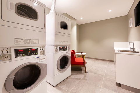 Holiday Inn Express Newcastle - Accommodation Sunshine Coast 16