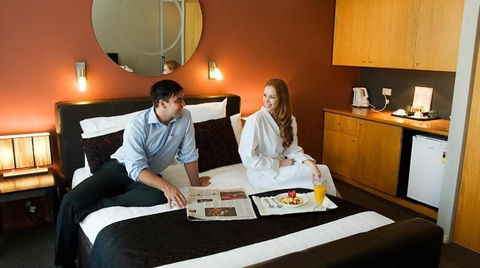 The Clarendon Hotel - Accommodation Sunshine Coast 2