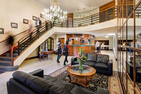 Adelaide Inn - Accommodation Sunshine Coast 1