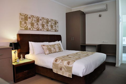 Quality Suites Fremantle - Accommodation Sunshine Coast 1