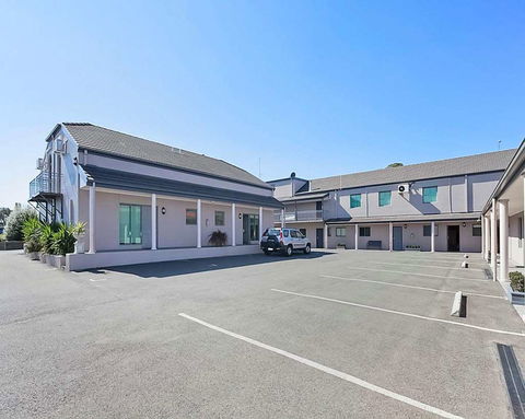 Quality Inn & Suites Menzies - Accommodation Sunshine Coast 2