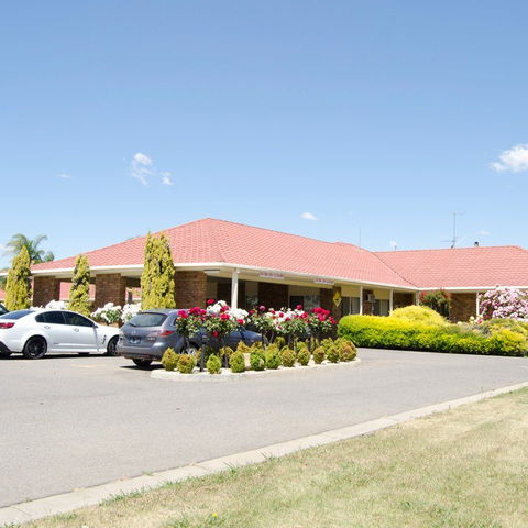 Pines Country Club Motor Inn - Accommodation Sunshine Coast 0