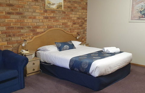 Pines Country Club Motor Inn - Accommodation Sunshine Coast 2