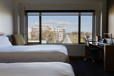 Crowne Plaza Canberra - Accommodation Sunshine Coast 4