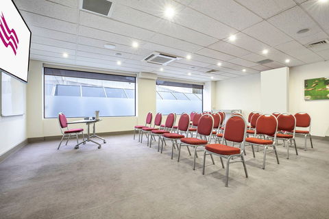 Crowne Plaza Canberra - Accommodation Sunshine Coast 9