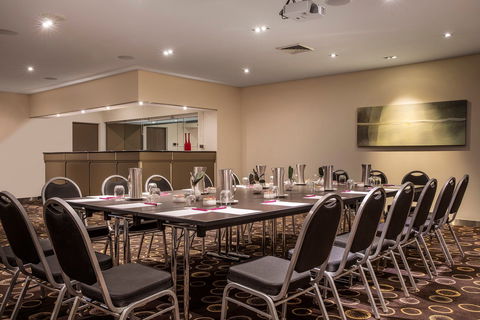 Crowne Plaza Canberra - Accommodation Sunshine Coast 10