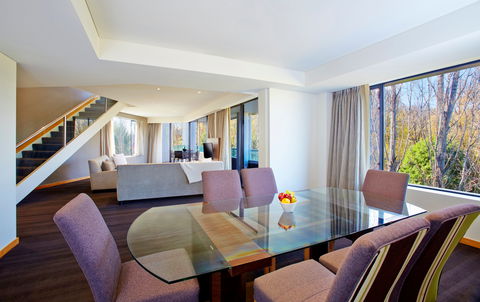 Crowne Plaza Canberra - Accommodation Sunshine Coast 13