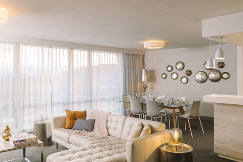 QT Canberra - Accommodation Sunshine Coast 15