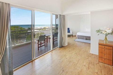 Shangri-La Hotel, The Marina - Accommodation Sunshine Coast 12