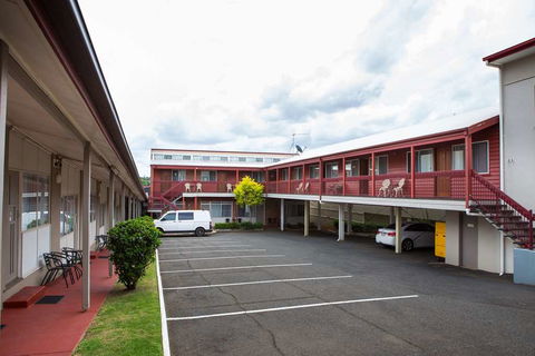 Downs Motel - Accommodation Sunshine Coast 2