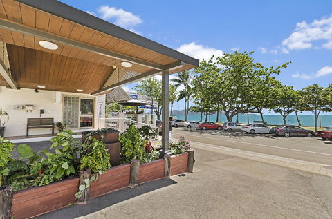 Beach House Motel - Accommodation Sunshine Coast 0