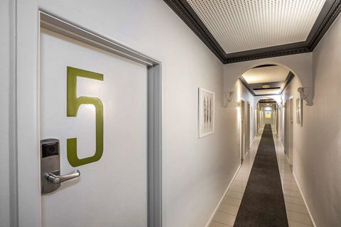 Skyways Hotel - Accommodation Sunshine Coast 1