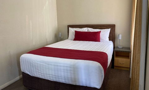 Ashton Townhouse Motel & Suites Tumut - Accommodation Sunshine Coast 1