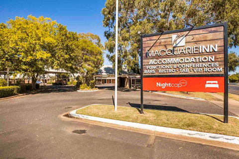 Macquarie Inn - Accommodation Sunshine Coast 0