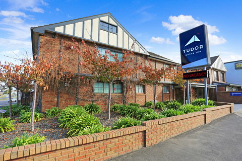 Tudor Motor Inn - Accommodation Sunshine Coast 1