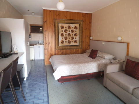 Yarragon Motel - Accommodation Sunshine Coast 0
