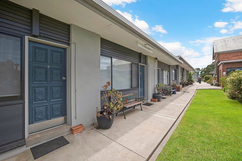 Hamilton Lakeside Motel - Accommodation Sunshine Coast 0