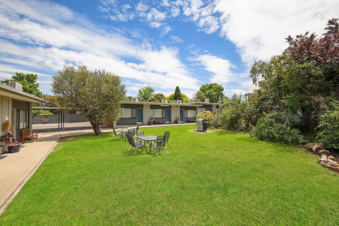 Hamilton Lakeside Motel - Accommodation Sunshine Coast 1