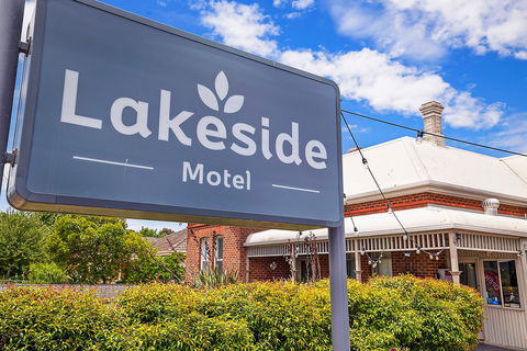 Hamilton Lakeside Motel - Accommodation Sunshine Coast 2