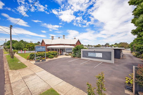 Hamilton Lakeside Motel - Accommodation Sunshine Coast 3