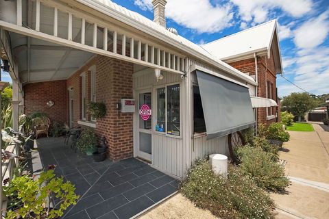 Hamilton Lakeside Motel - Accommodation Sunshine Coast 4