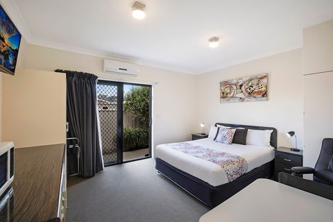 Hamilton Lakeside Motel - Accommodation Sunshine Coast 6