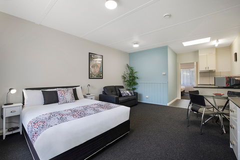 Hamilton Lakeside Motel - Accommodation Sunshine Coast 8