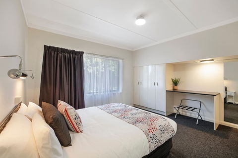 Hamilton Lakeside Motel - Accommodation Sunshine Coast 9