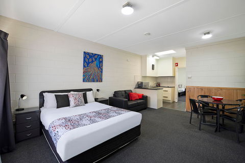 Hamilton Lakeside Motel - Accommodation Sunshine Coast 10