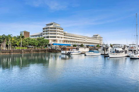 Shangri-La Hotel, The Marina - Accommodation Sunshine Coast 0