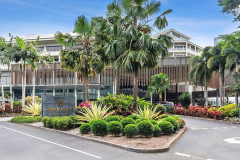 Shangri-La Hotel, The Marina - Accommodation Sunshine Coast 1