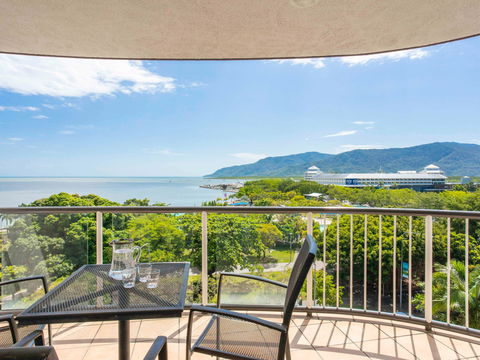 BreakFree Royal Harbour Hotel - Accommodation Sunshine Coast 0
