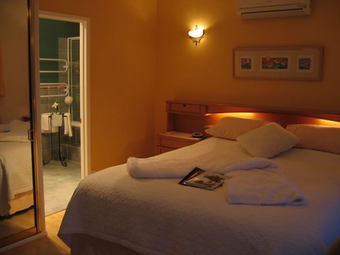 Villa Della Rosa B&B - Accommodation Sunshine Coast 1