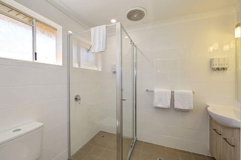 Smart Motels Bert Hinkler - Accommodation Sunshine Coast 2