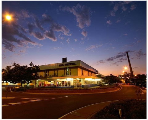 Isa Hotel - Accommodation Sunshine Coast 0
