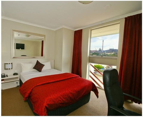 Isa Hotel - Accommodation Sunshine Coast 2